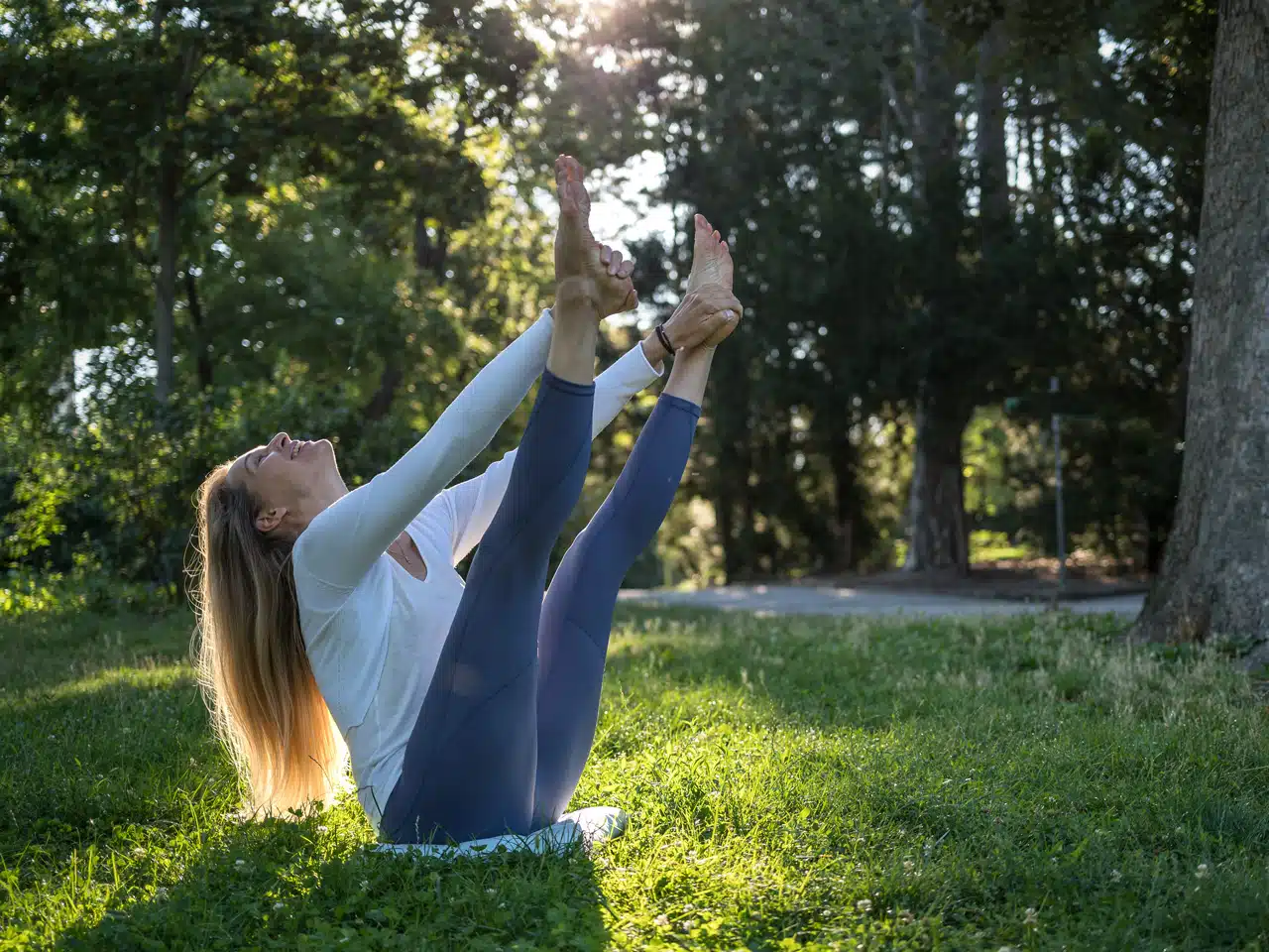 beckenboden yoga im park